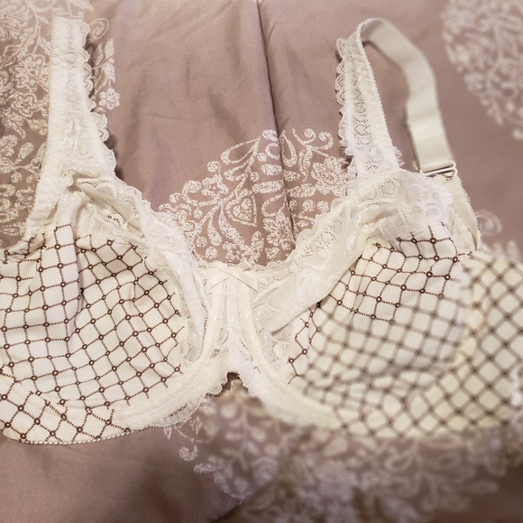 Bras - Picture 2 of 3